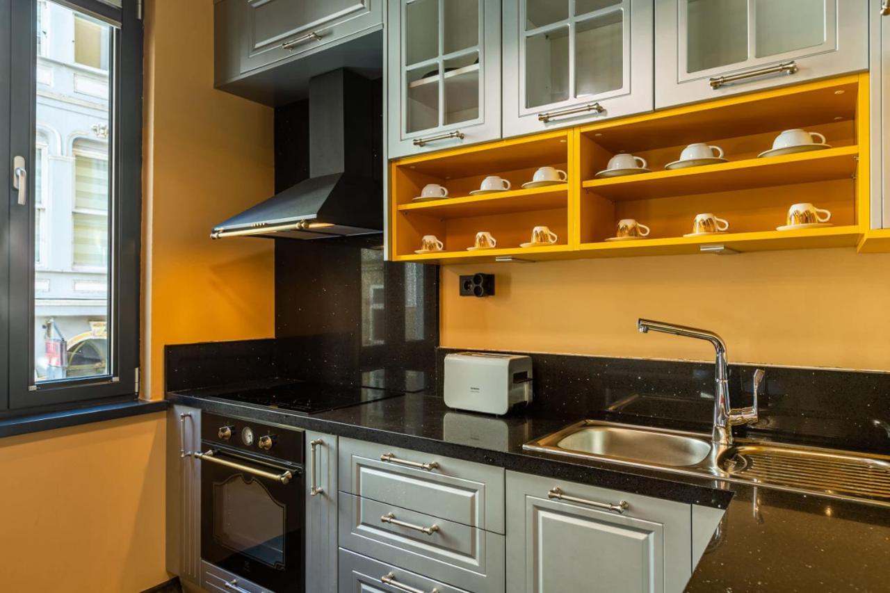 Historical Flat With Hammam Near Taksim Appartamento